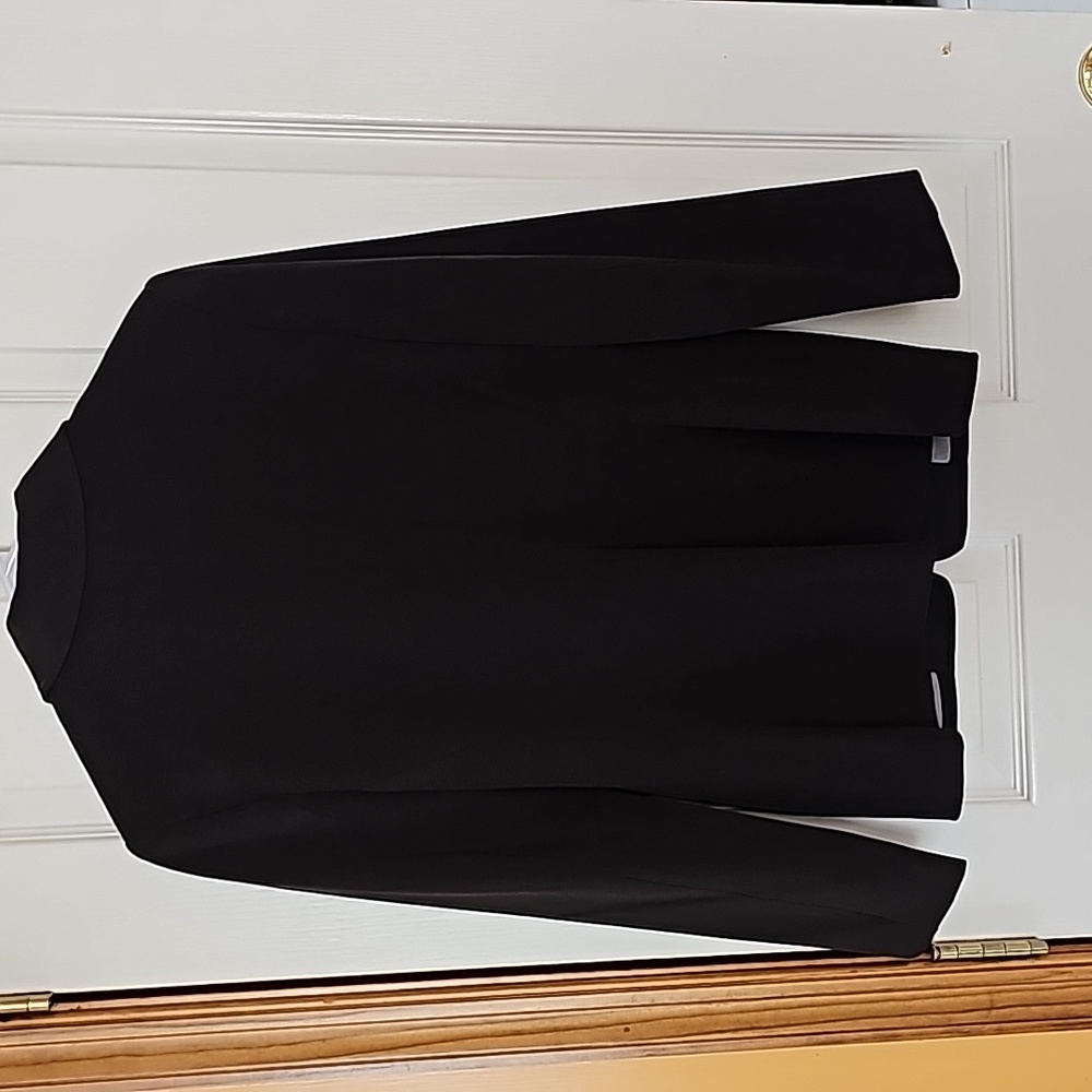 The limted strecth size small black blazer - Picture 2 of 4